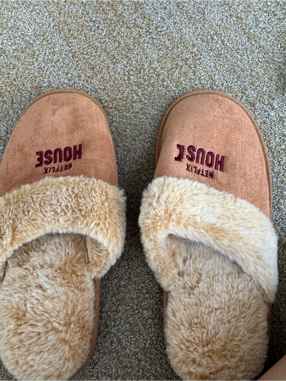 Netflx House Furry Slide Slippers in Light Brown with Burgundy Logo